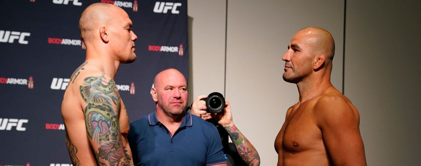 Боец получил ужасные травмы после брутального боя UFC, в Сети популярно видео, как он отдает свой зуб судьи