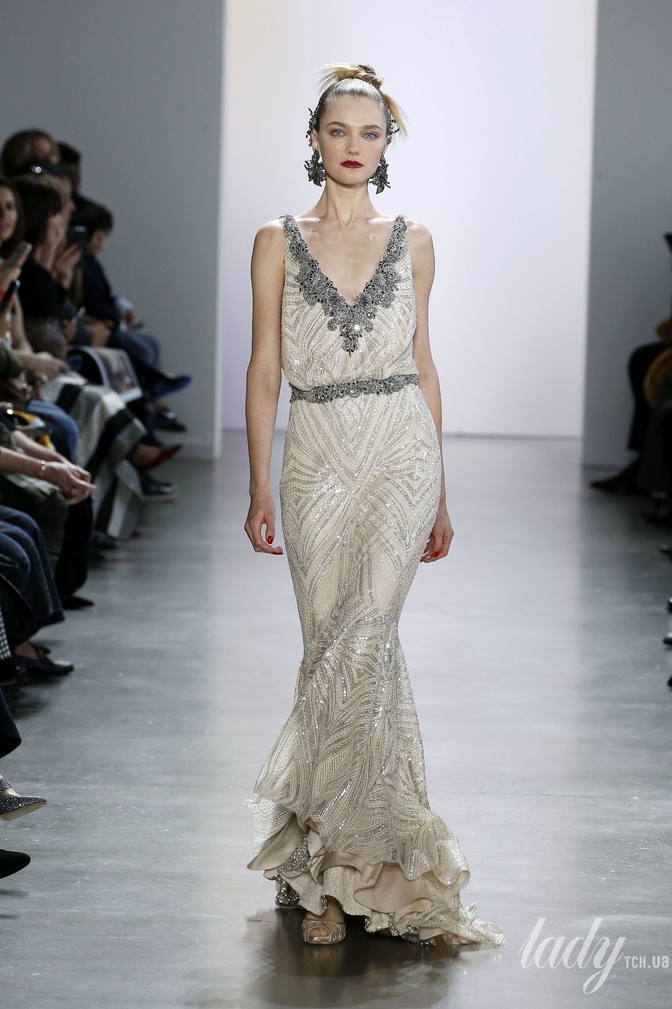 Коллекция Badgley Mischka прет-а-порте сезона осень-зима 2020-2021_49