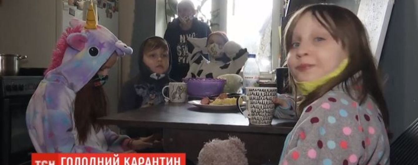 Після сюжету ТСН про родину з шістьма дітьми на межі голоду небайдужі завалили їх продуктами