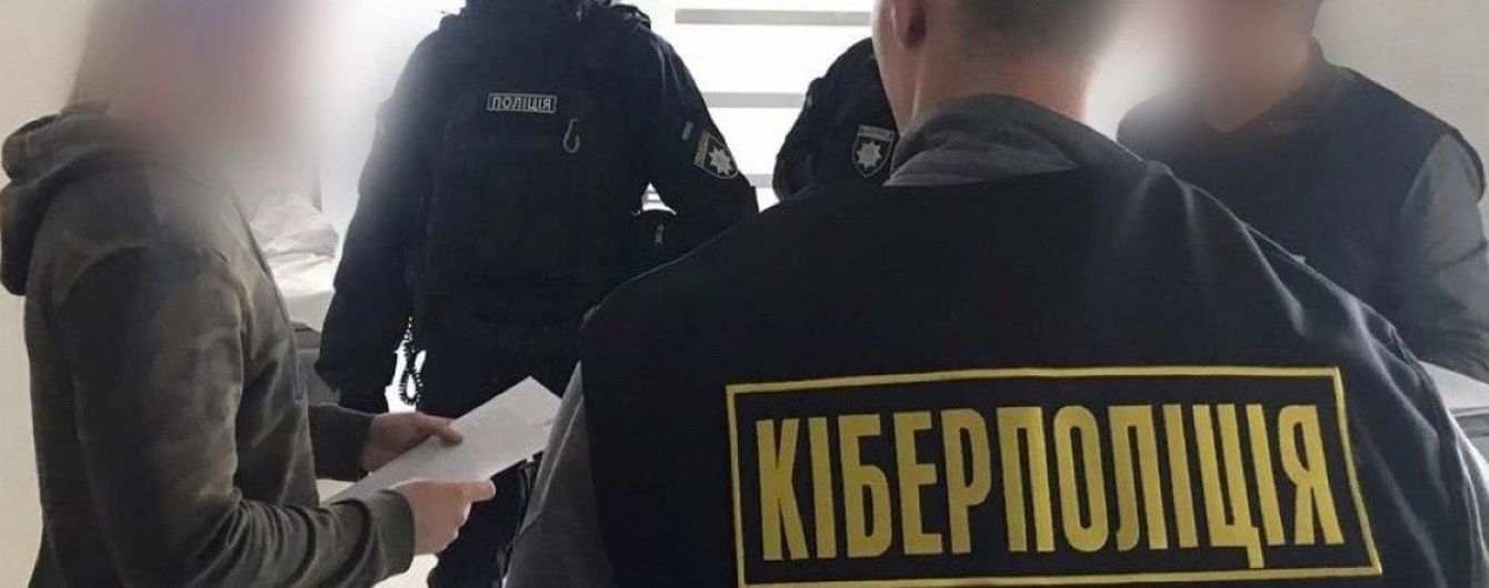 Кіберполіція затримала українського хакера, який втручався у роботу іноземних банків та викрадав гроші