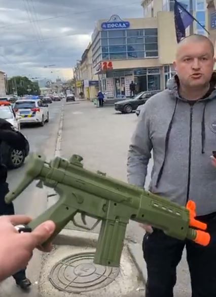 іграшковий автомат і Лисинський