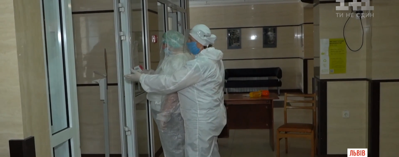 С начала пандемии коронавирусом в Украине инфицировались более 8,5 тысячи медиков и почти 5 тысяч детей