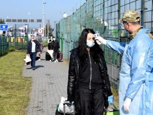 На кордоні з Польщею застрягли сотні піших українців, які прямують на сезонні роботи