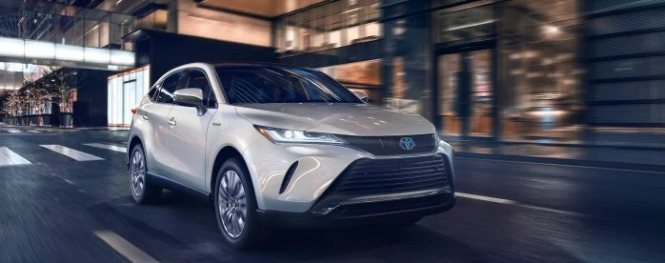 Toyota официально представила новый гибридный кроссовер Venza: все подробности и цена