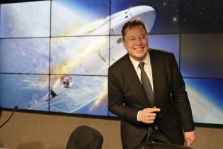 Протестувальники вийшли до заводу Tesla в Каліфорнії та вимагали арешту Ілона Маска