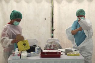 У Києві за добу коронавірус підтвердили майже у 100 людей