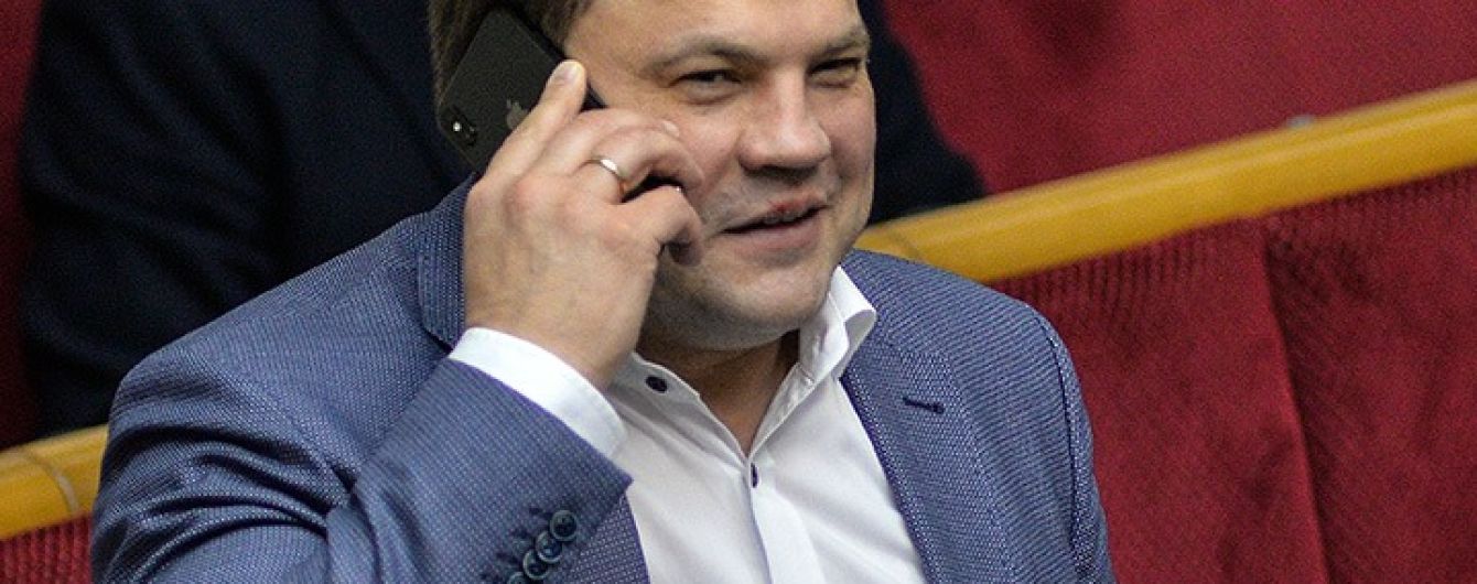 Коронавирусом заразился новый нардеп - в Раде половина парламентариев были без масок