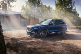 BMW представила надпотужний позашляховик: фото та ціна