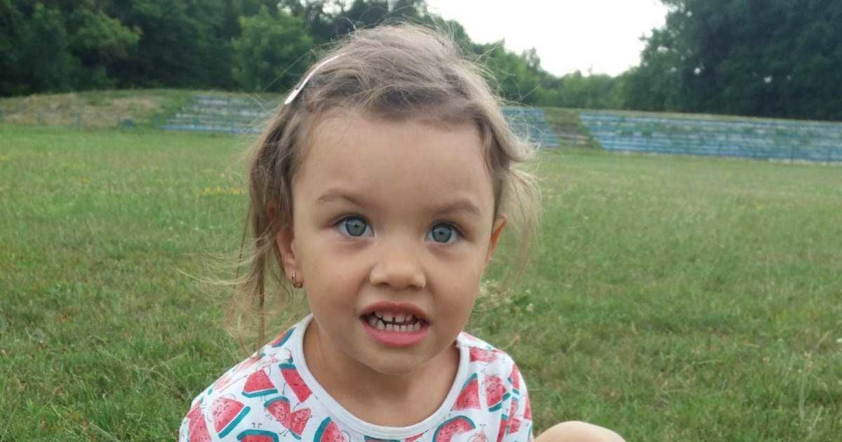 Семья Ани умоляет помочь спасти их ребенка