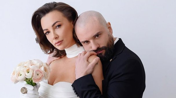 Бывшая звезды "Лиги смеха" Розового шокировала, как узнала об его измене, и поймала на лжи