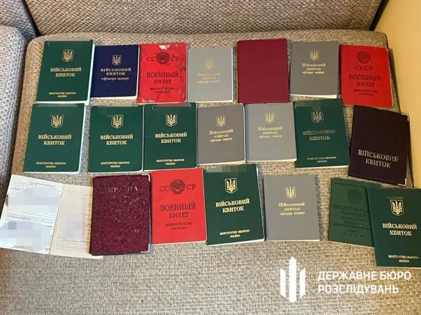 У Києві затримали трьох посадовців Голосіївського ТЦК та трьох цивільних, які допомагали ухилянтам