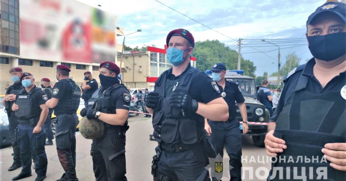 Помстився за сина: камера відеоспостереження зафіксувала момент вбивства чоловіка в Чернівцях