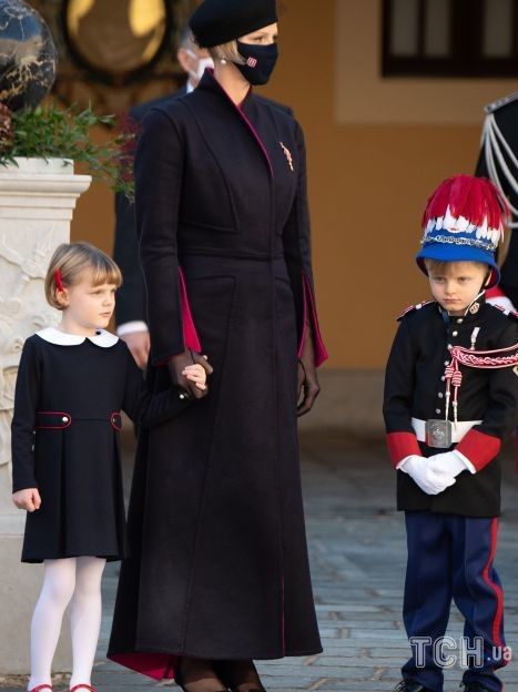 Княгиня Шарлин с детьми / © Getty Images