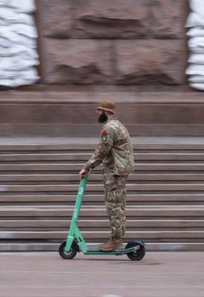 Электросамокаты мощностью до 350 Вт считаются бытовыми средствами и не требуют регистрации