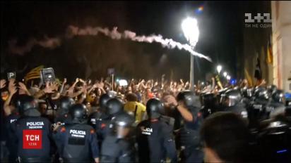 Беспорядки в Каталонии: протестующие столкнулись с полицией