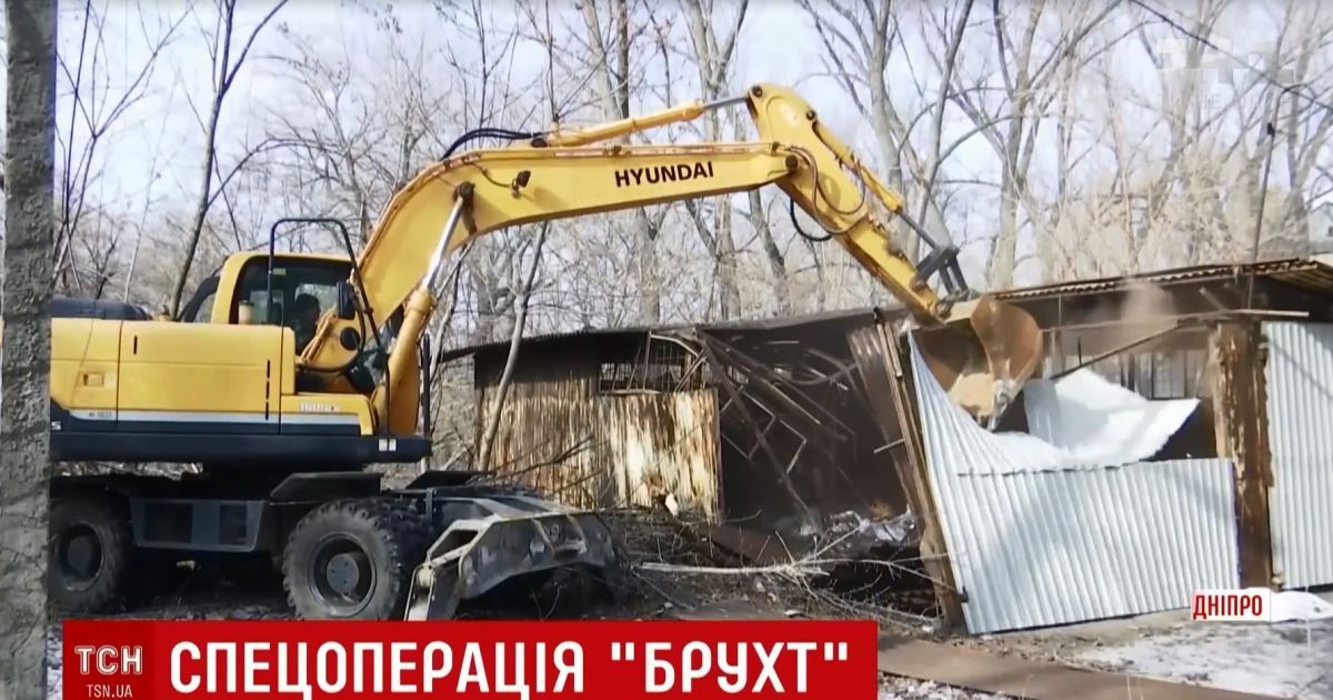 У Дніпрі комунальники масово нищать пункти приймання металобрухту