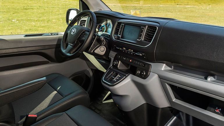 Toyota proace, салон