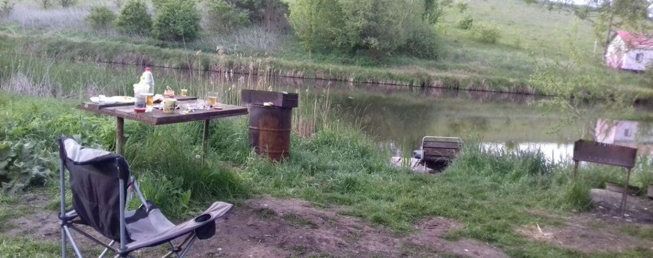 Появились фото с места расстрела отдыхающих из Киева на пруду под Попельней