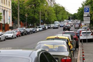 Водіям нагадали про спосіб оплати паркування в Києві