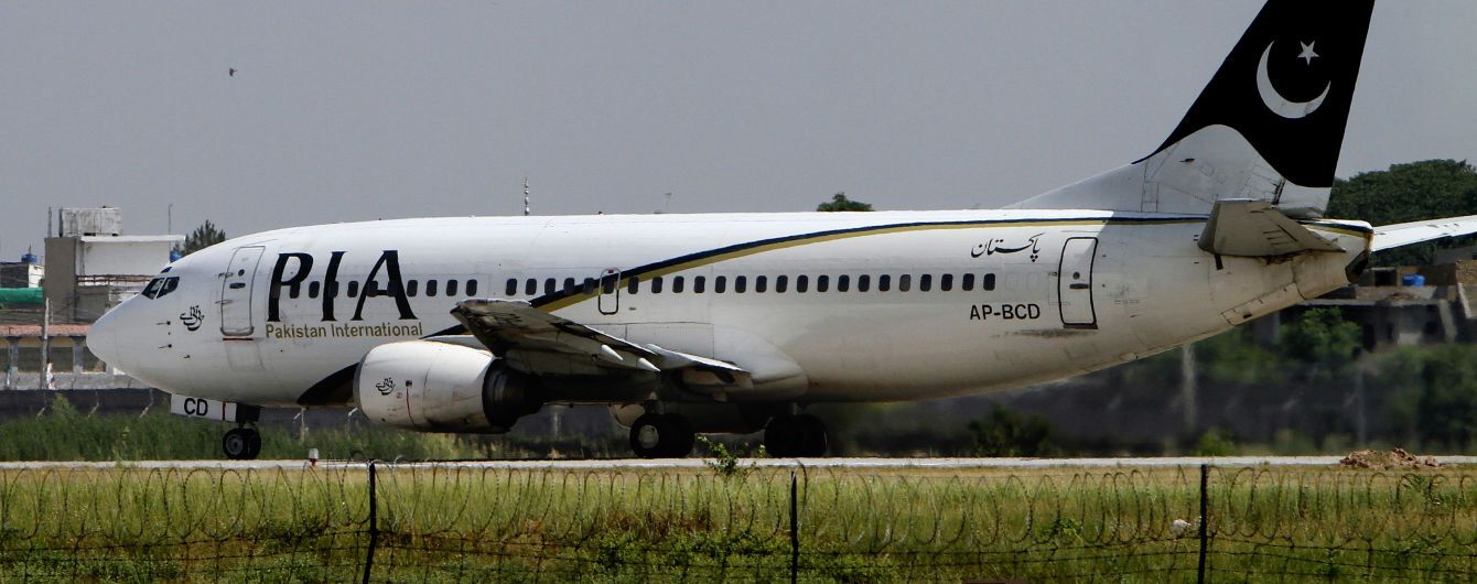 В Пакистане разбился пассажирский самолет Airbus A320: на борту было около сотни людей