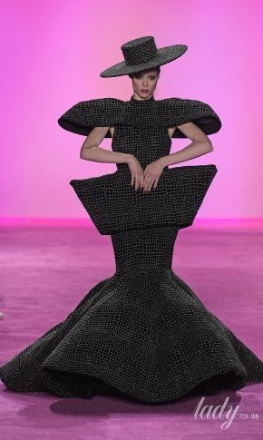Блеск, экстравагантность и модели plus-size в коллекции Christian Siriano осень-зима 2020-2021