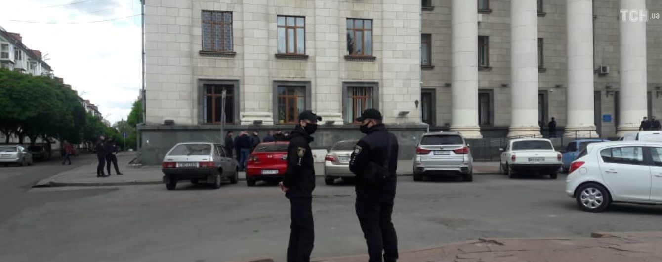 Розстріл АТОВців у Житомирській області: до суду привезли підозрюваного у вбивстві