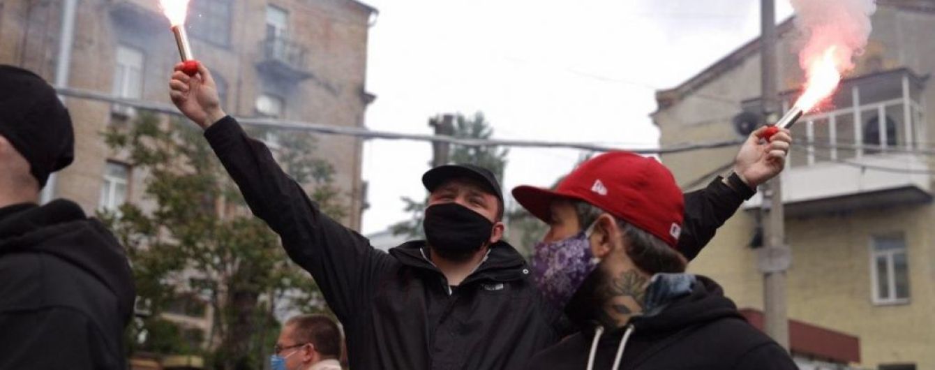 "Взрыв" под офисом ОПЗЖ: все подробности об акции протеста