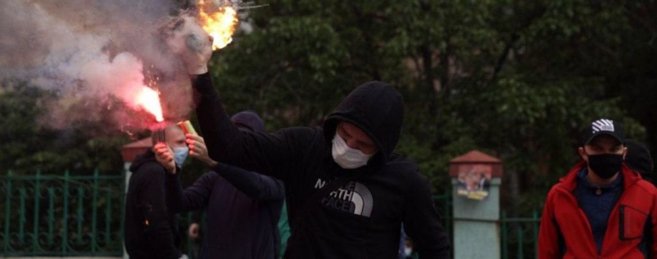 Во время беспорядков возле офиса ОПЗЖ полиция задержала 17 участников акции