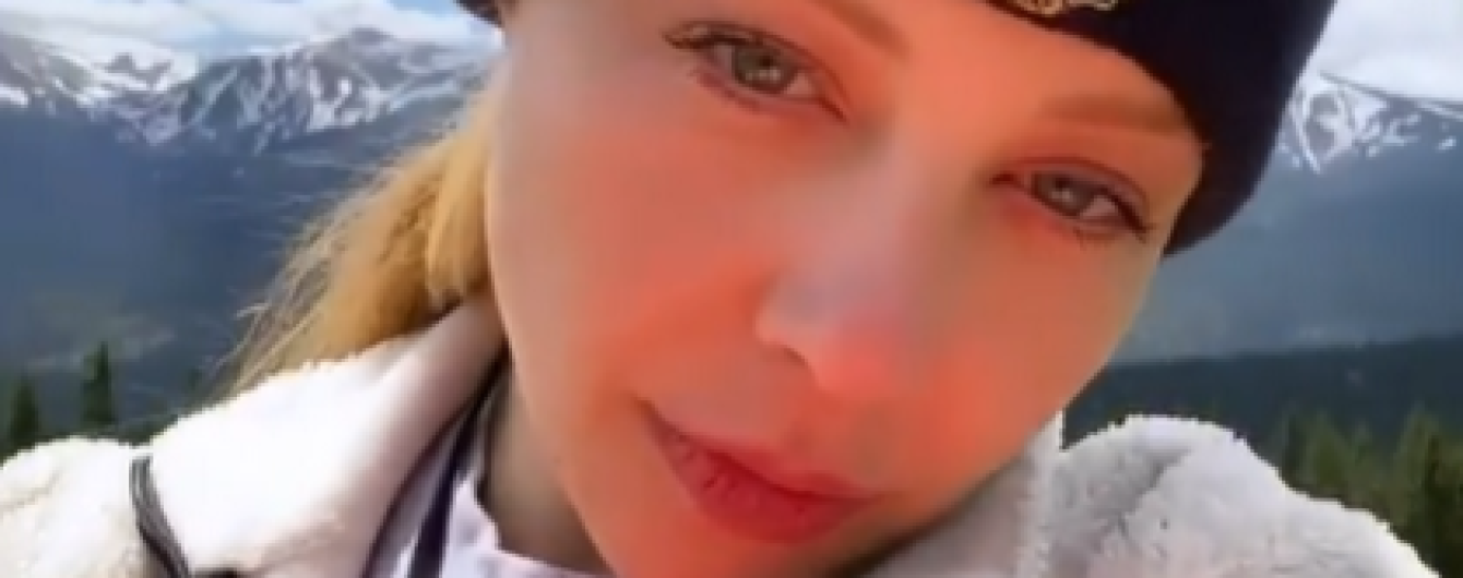 В шапках и с палками для скандинавской ходьбы: Тина Кароль показала, как с сыном покорила Говерлу