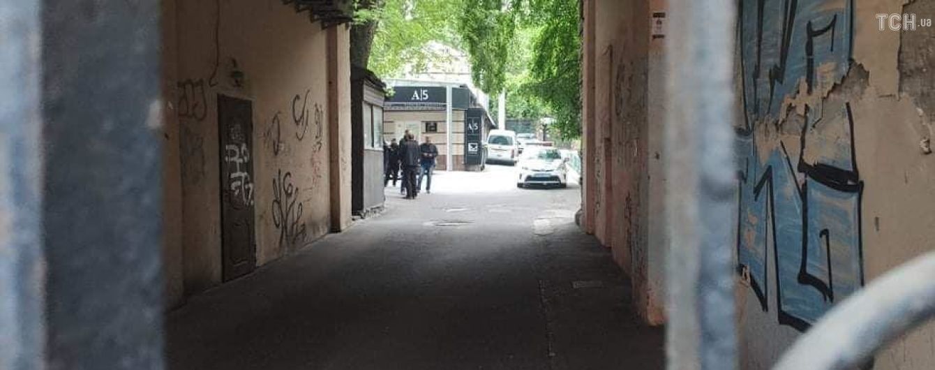 Полиция огородила территорию вокруг офиса застреленного нардепа Давыденко - фото и видео с места инцидента