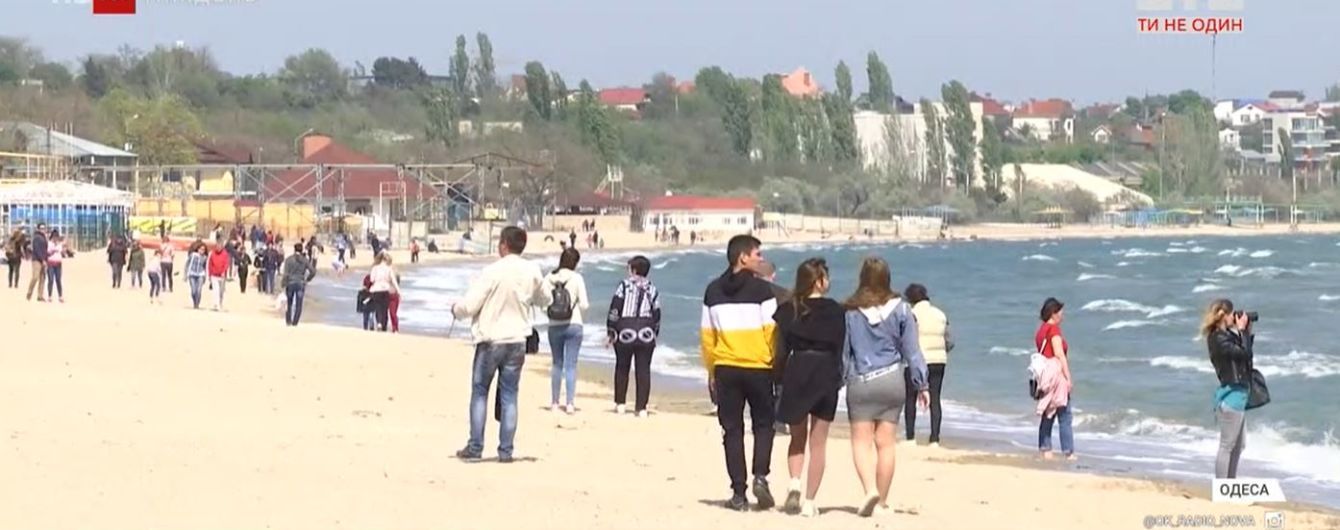 До отказа набитые ночные клубы и рестораны: в Одессе ослабление карантина спутали с отменой