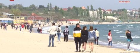 Вщент набиті нічні клуби та ресторани: в Одесі послаблення карантину сплутали зі скасуванням