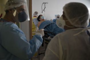 "Хвороба не знає меж": ВООЗ заявила, що ситуація з коронавірусом у світі погіршується