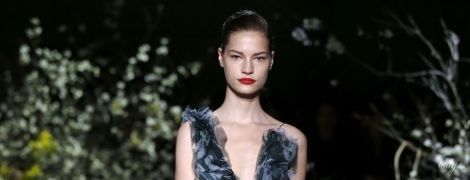 Пір'я, декольте і прозорі тканини в колекції Jason Wu сезону осінь-зима 2020-2021