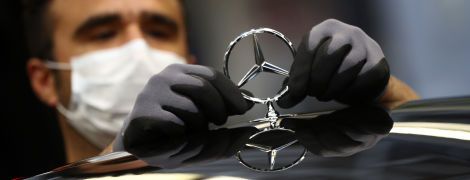 Mercedes показав перше фото нового седана S-Class