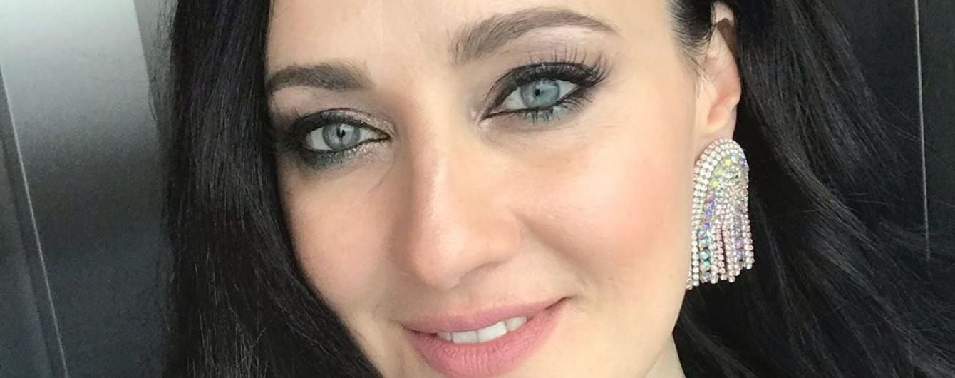 С вечерним макияжем и в пене: сексуальная Соломия Витвицкая позировала в ванне роскошного спа-отеля