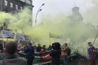 Понад тисячу мітингувальників повністю перекрили рух Хрещатиком