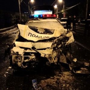 У Харкові поліцейський на Daewoo Lanos на швидкості протаранив патрульний Prius, є загиблі