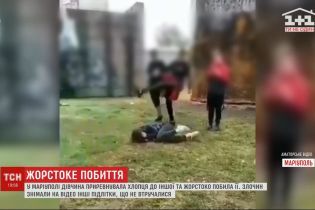 В Мариуполе школьница ногами избила ровесницу, потому что приревновала ее к парню