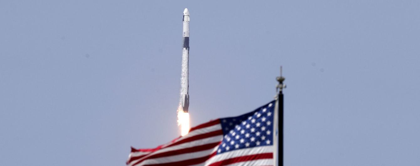 SpaceX после исторической миссии доставит еще два экипажа астронавтов на МКС