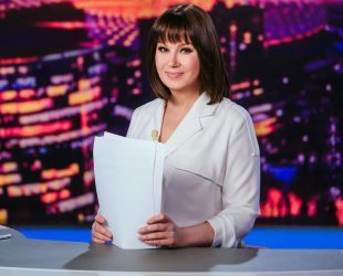 В маске и безрукавке: Алла Мазур показала свой лифтолук