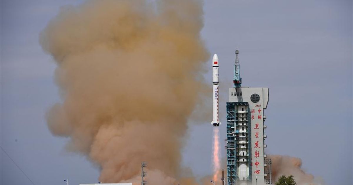 Китай успешно запустил в космос ракету с двумя спутниками