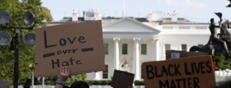 Через протести у столиці США запровадили комендантську годину, а Трампа відвезли до бункера - ЗМІ