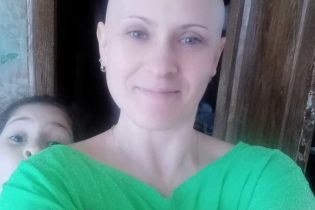 Дуже хочеться жити: Марина просить допомогти здолати їй рак грудей