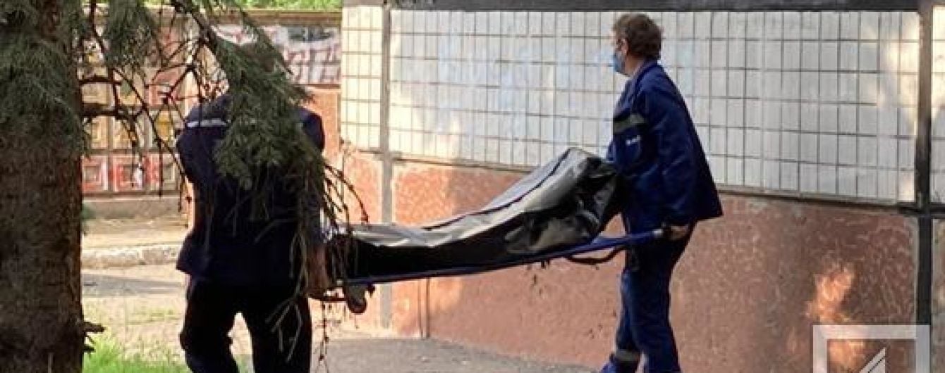 У Кривому Розі 20-річна дівчина викинулася з вікна пологового будинку