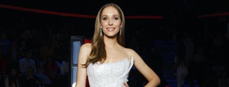 Смілива Катерина Осадча без бюстгальтера поплавала у басейні