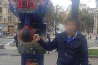 "Підривника" мосту Метро притягали до відповідальності за незаконні атракціони на Хрещатику
