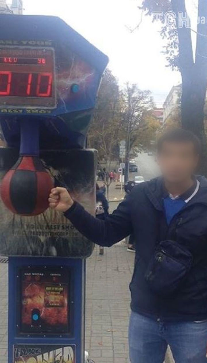 "Підривника" мосту Метро притягали до відповідальності за незаконні атракціони на Хрещатику