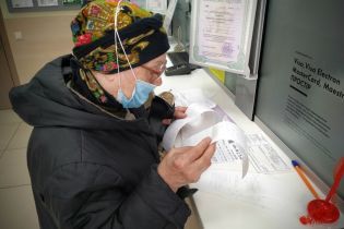 Урезанные украинцам средства на оплату коммуналки пустят на ремонт дорог и мостов