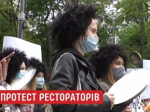 "Мы безопаснее метро": рестораторы митинговали под Кабмином, требуя открытия заведений